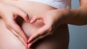 剛出生的女嬰也來月經(jīng)嗎