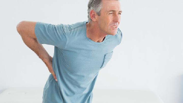 老年脊髓亚急性联合变性有哪些症状？