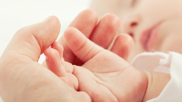 婴儿湿疹的症状表现都有哪些婴儿湿疹能自愈吗