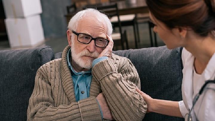 老年痴呆的症状表现都有什么呢？