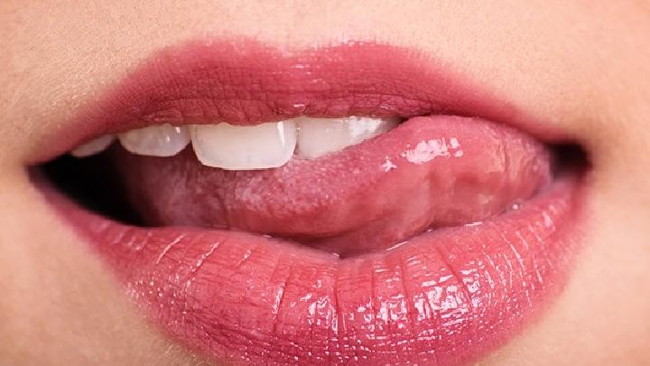 慢性唇炎初期的症状有哪些？