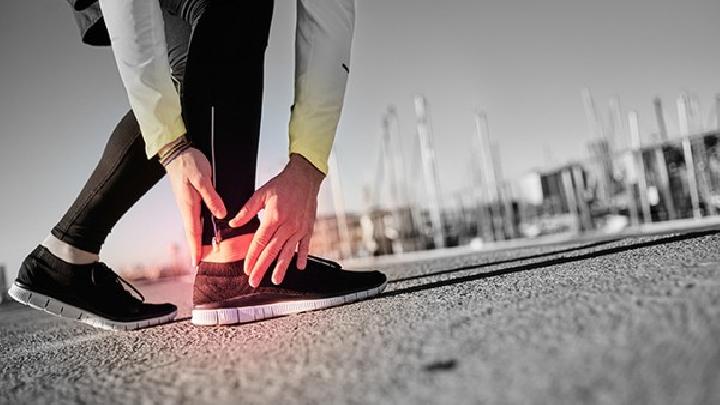 距骨后外结节骨折可以并发哪些疾病？