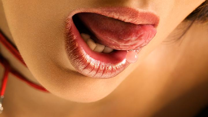 舌下间隙感染有哪些表现及如何诊断？