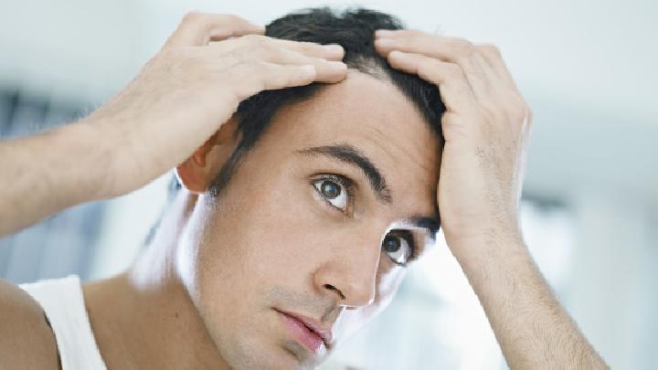 秃头这种疾病的症状表现是什么