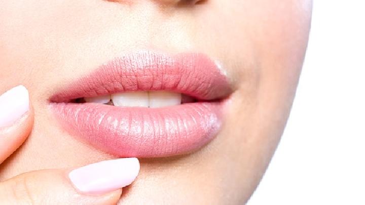 浆细胞性唇炎是由什么原因引起的？