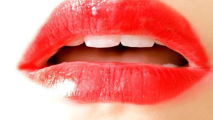 肉芽肿性唇炎是由什么原因引起的？