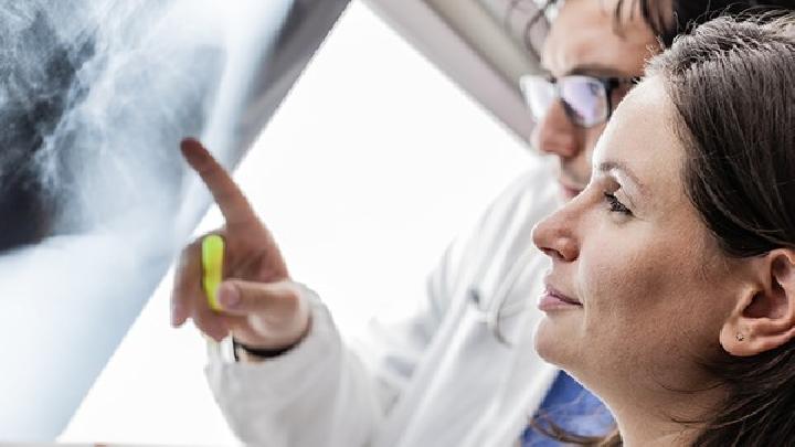 慢性粒细胞性白血病是由什么原因引起的？