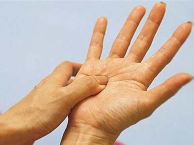 手麻的原因有哪些 如何避免手麻呢