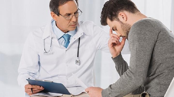 多汗症是怎么引起的