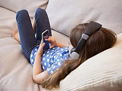 小孩子玩手机的危害都有哪些