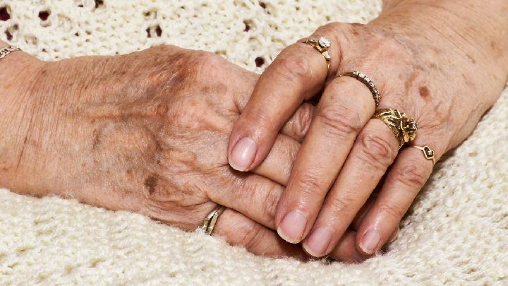 老年性睑外翻的治疗方法