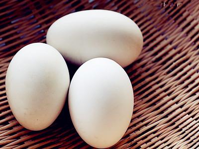 孕妇吃鹅蛋有什么好处（孕妇孕期吃鹅蛋大约吃几个）