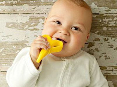 给宝宝准备什么样的磨牙棒才合适
