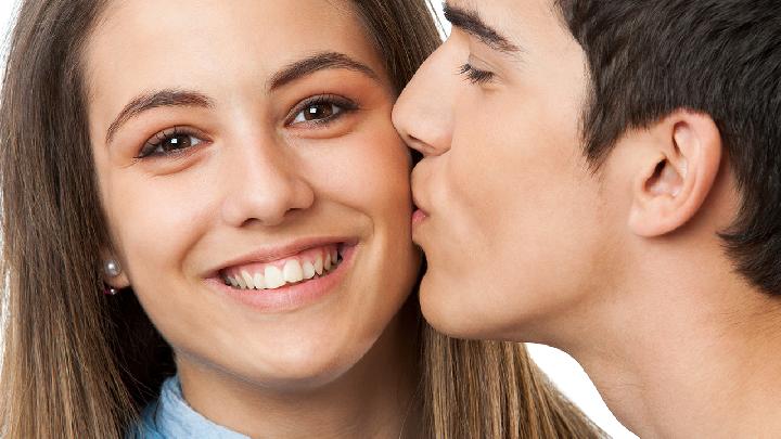男人怎么让性生活更有趣? 夫妻性生活增趣的四个技巧