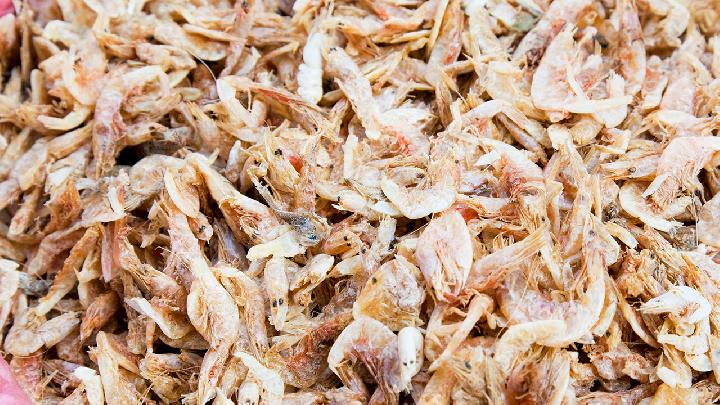 日常虾皮怎么吃最补钙?虾皮的4大功效与作用