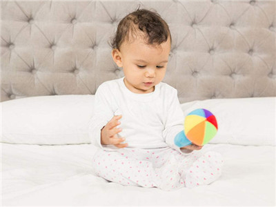 小孩尿黄是怎么一回事呢?