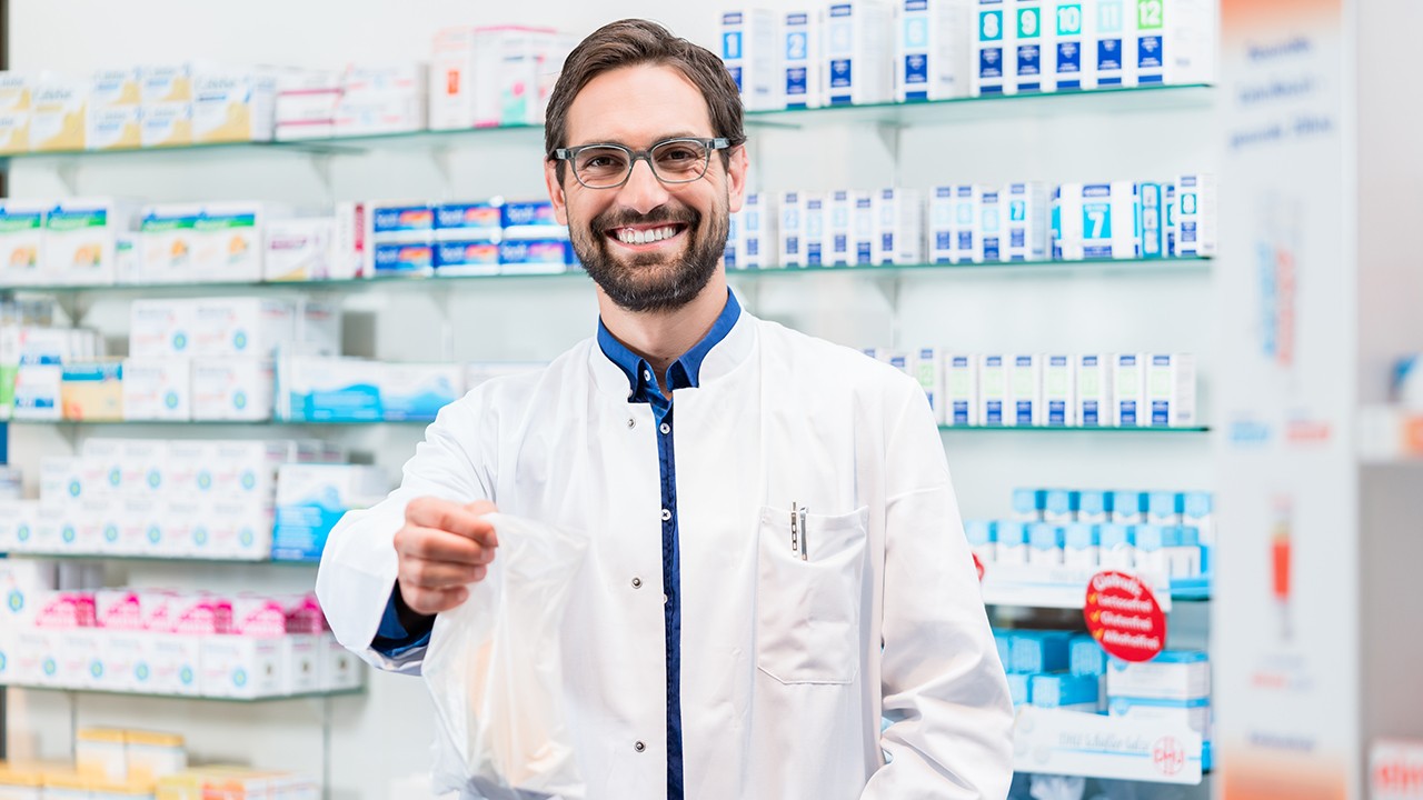 男人肾虚腰痛吃什么药？治疗肾虚腰疼的药物