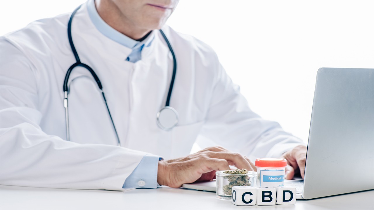 扁平苔藓吃什么药效果好