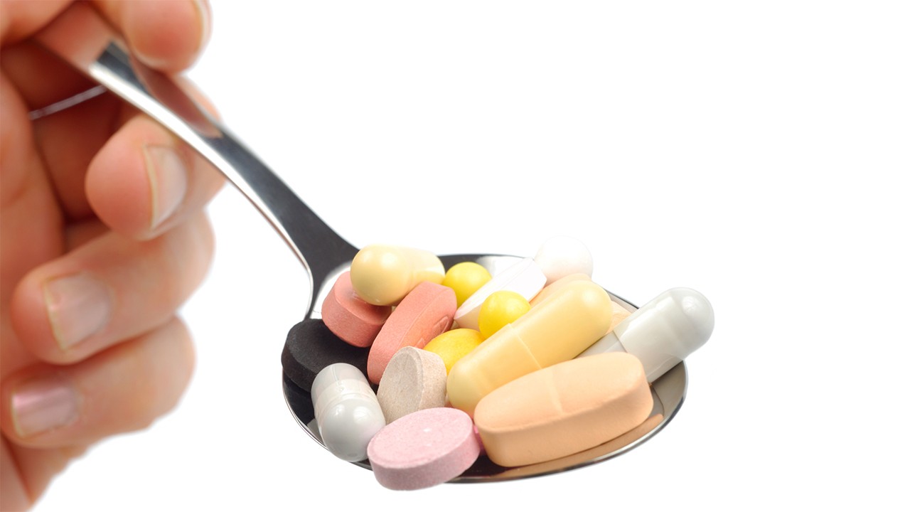 盐酸厄洛替尼片的药物相互作用是什么？