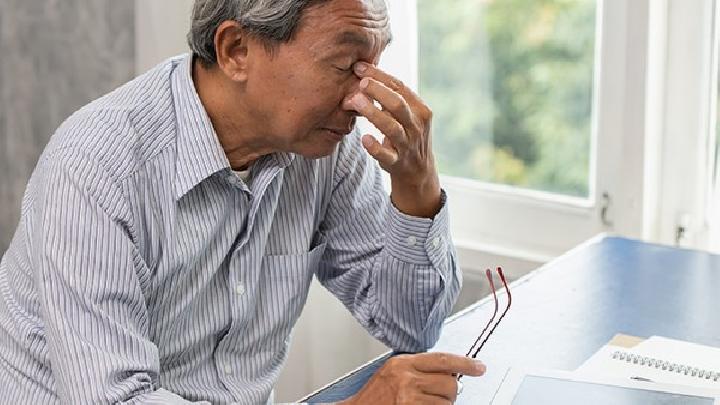 老人肾脏不好的症状表现有哪些老人肾脏检查是血检还是尿检