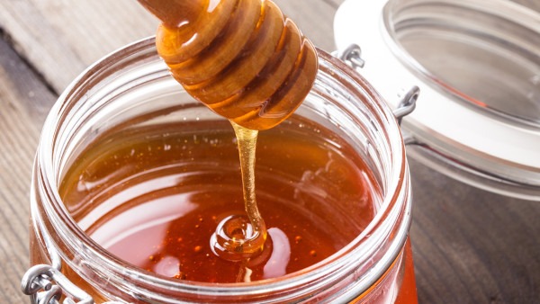 喝蜂蜜水有哪些好处？喝蜂蜜水与不喝蜂蜜水的相比哪个更健康？