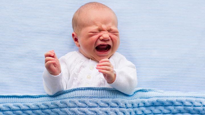 婴儿吐奶块一般是怎么回事？婴儿吐奶块怎么处理？