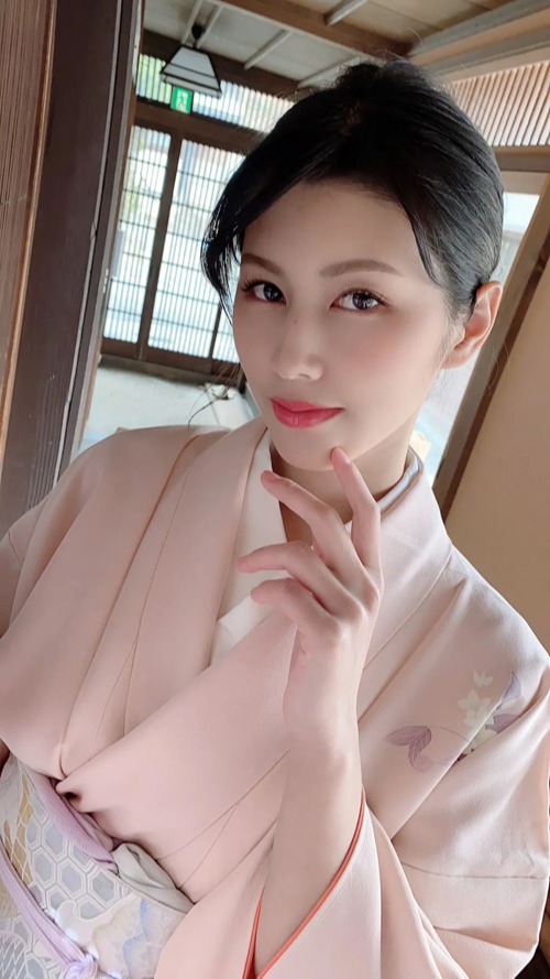 美乃雀漂亮性感的气质御姐写真