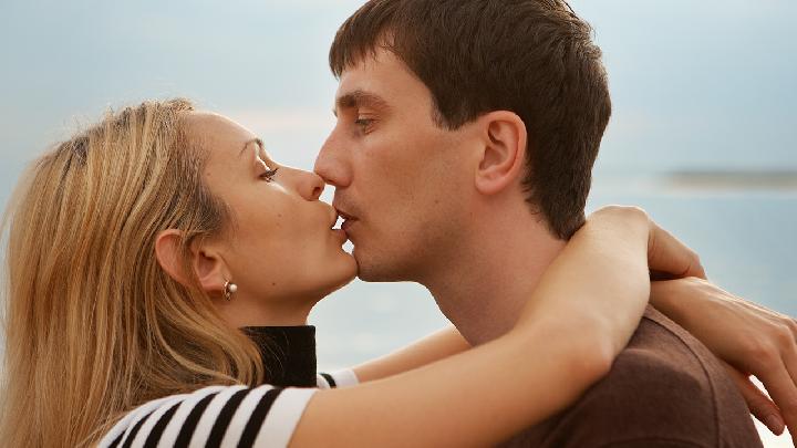 两性交往有妙招情侣之间学会这5招？男女交往如何让双方感情更加甜蜜