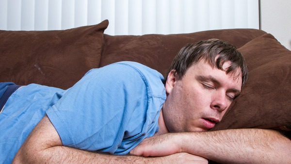 睡眠不足7小时有哪些危害？睡眠不足7小时会导致胳膊大腿粗吗？