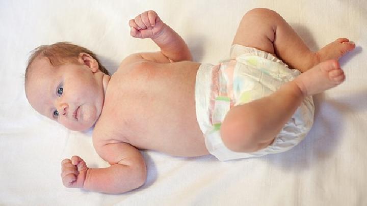 婴儿发烧反复是怎么回事？婴儿发烧如何正确退烧？