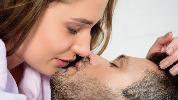 男人喜欢的4大接吻方式？适合情侣间的接吻技巧有哪些