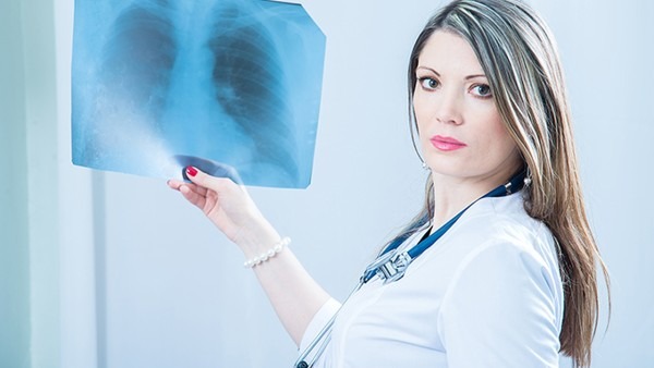 切除五个结节竟然还有一个 肺部结节多发该如何应对？