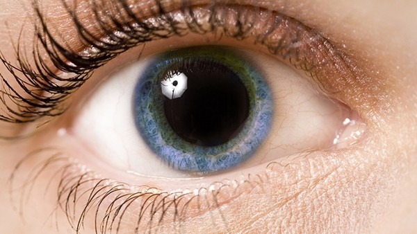 为什么人的一只眼睛受伤后另一只眼睛也会受影响？