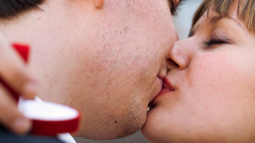 夫妻生活中提高性交质量的技巧有哪些 这些性爱姿势能提高夫妻性爱质量