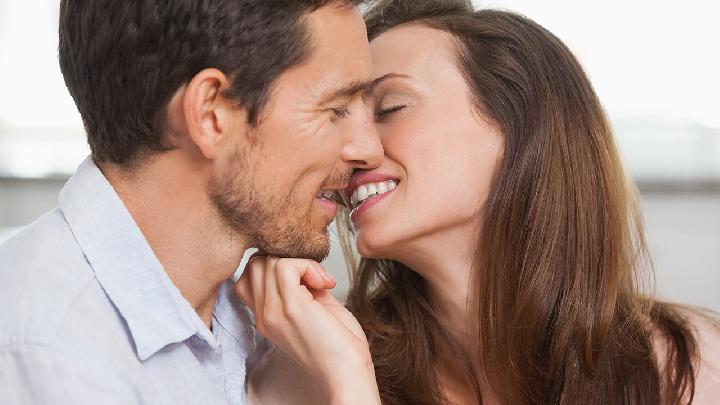 激情的性爱姿势是什么样的？如何正确使用男性避孕套