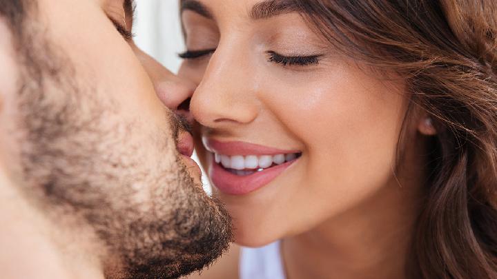 如何唤起夫妻性爱的激情？哪些姿势能达到性高潮