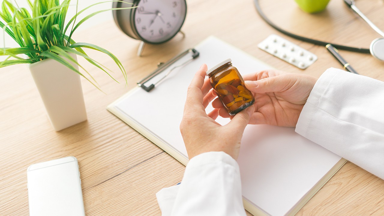 蒙脱石散饭前吃还是饭后吃   蒙脱石散的使用方法