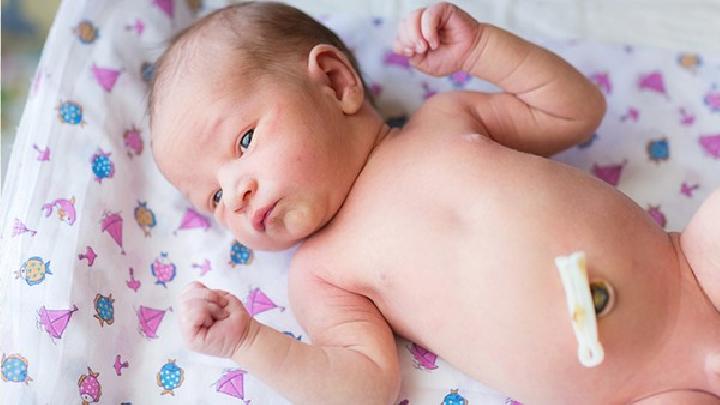 婴儿过敏性鼻炎症状是什么？宝宝过敏性鼻炎看什么科？
