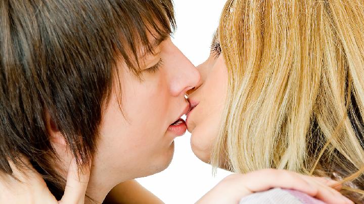 性感气味有助性高潮？男女喜欢的抚摸方式各不相同