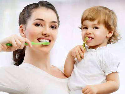 宝宝要几岁开始刷牙呢?刷牙的3个误区家长必