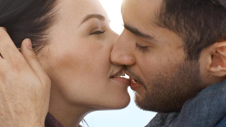 男女接吻的技巧是什么？有哪些常见的浪漫接吻方式