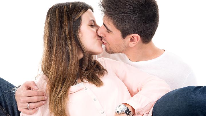 女性白带增多预示什么信息？感染性病的女性会出现哪些症状