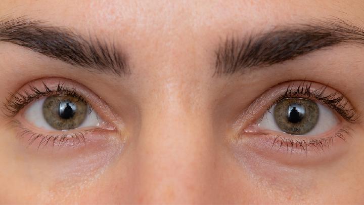 青光眼什么症状最明显眼睛发胀疼痛就是青光眼吗？