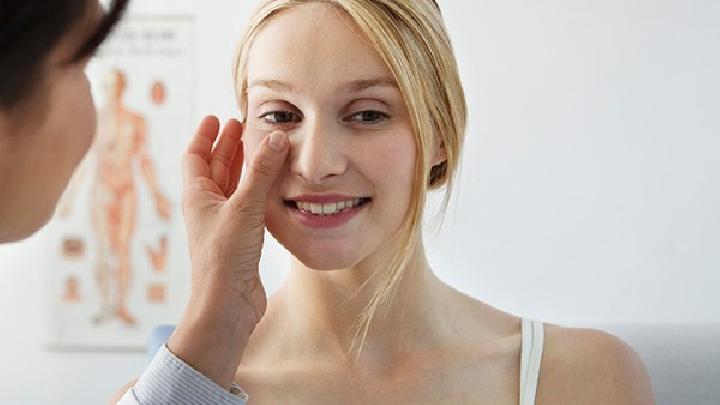 角膜炎是如何引起的？导致眼睛出现角膜炎的3个原因