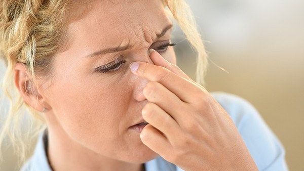 感冒清热颗粒能治疗鼻炎吗 感冒引起鼻炎会自愈吗