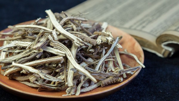 甘和茶能和小柴胡颗粒一起吃吗 小柴胡颗粒的用量是多少？