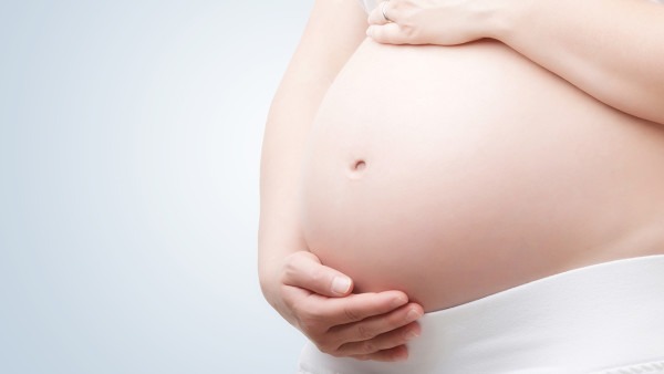 孕妇如厕时生产婴儿被卡蹲便器 孕妇紧急生产该怎么办?