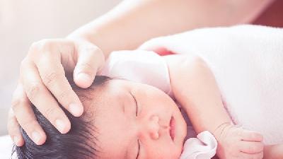 初生婴儿打呼噜怎么回事？宝宝睡觉打呼噜正常吗？