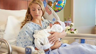 母乳喂养新生儿大便怎么算正常？母乳喂养的方法