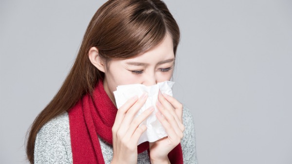 甲流与新冠会叠加吗？普通感冒和流感有什么区别？